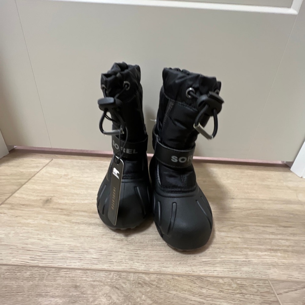 sorel flurry insulated boot